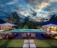 Villa Bunga Pangi, Piscine au coucher du soleil